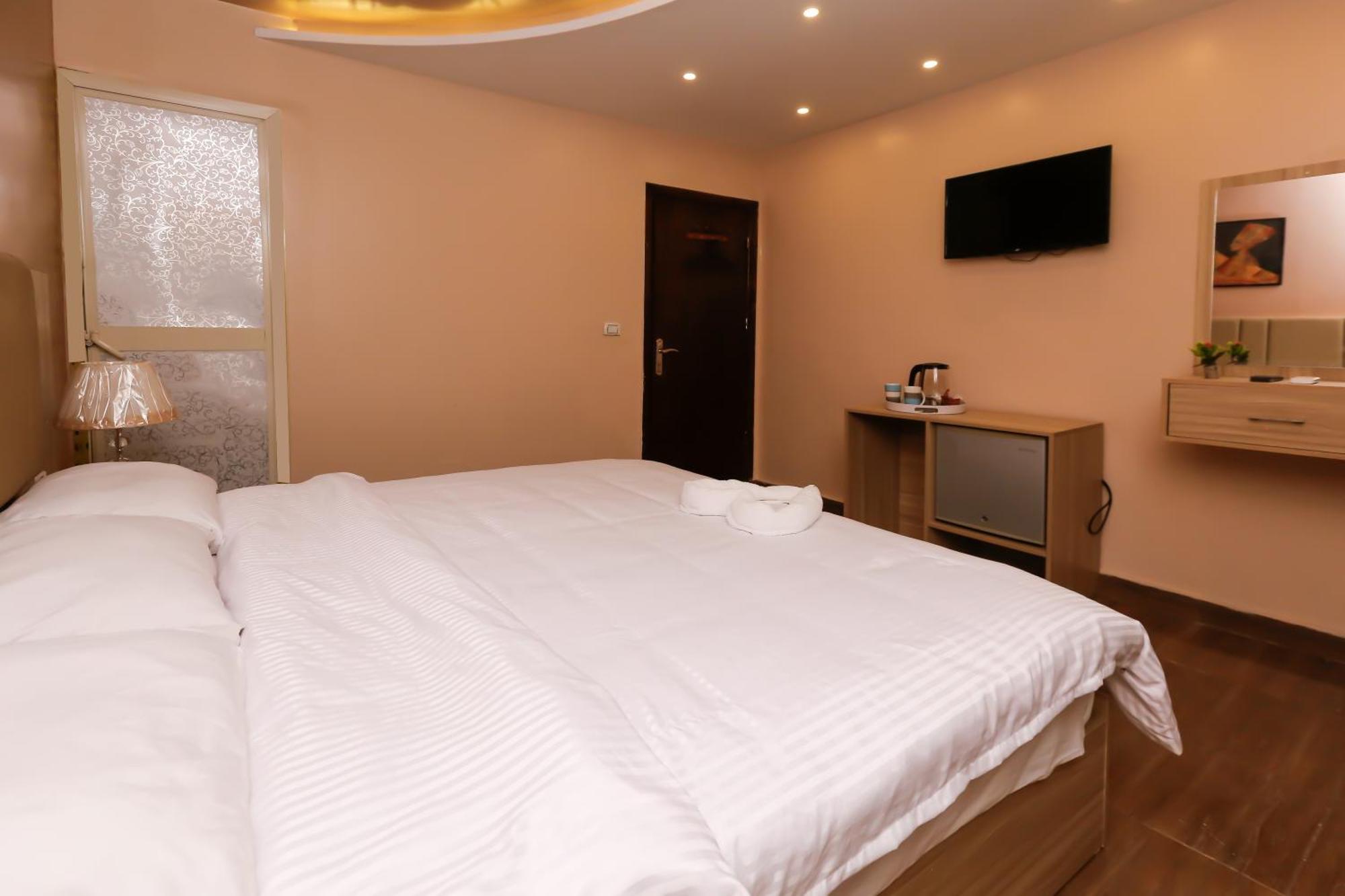 Pyramids Express View Hotel Kafret el-Gabal Buitenkant foto
