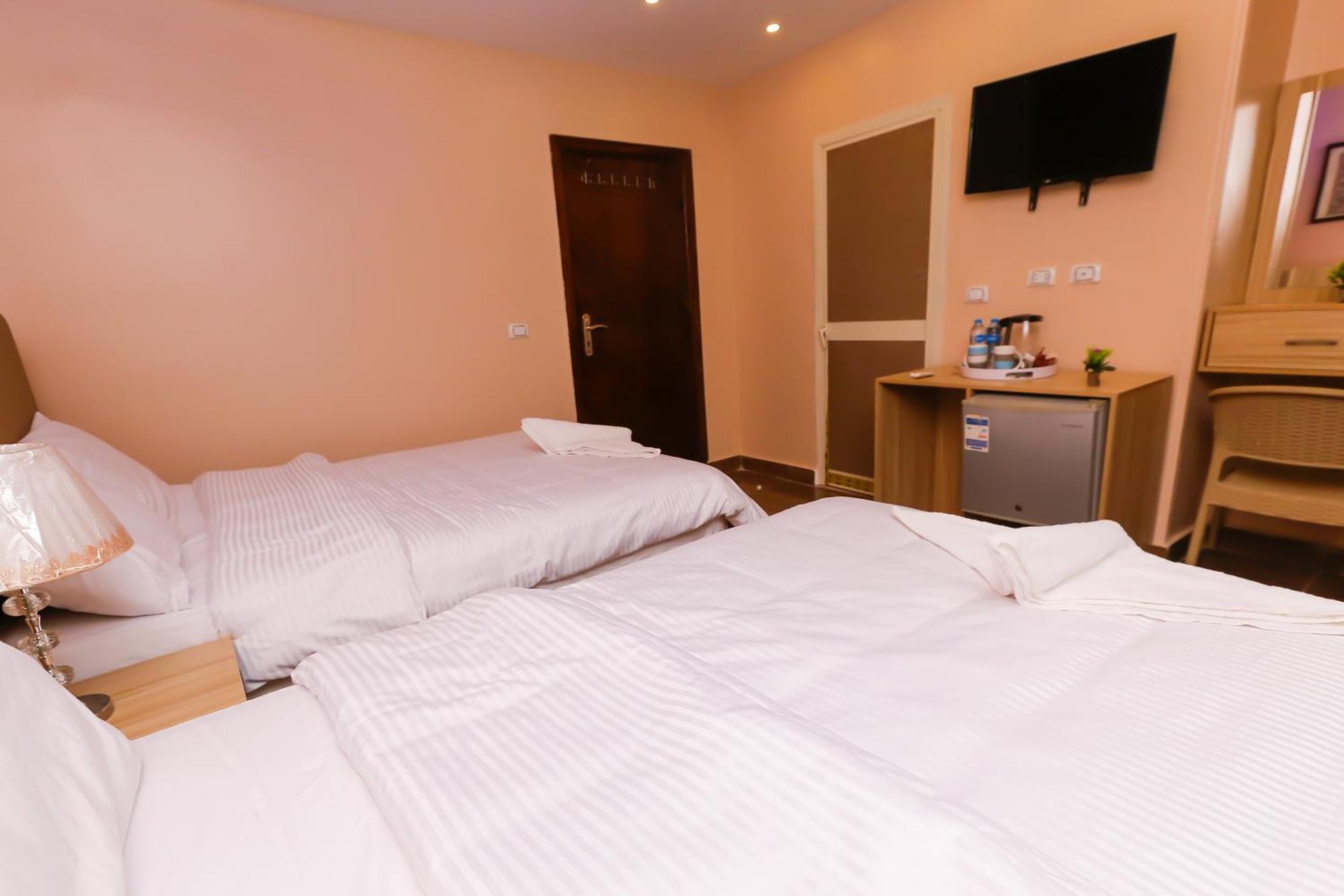 Pyramids Express View Hotel Kafret el-Gabal Buitenkant foto